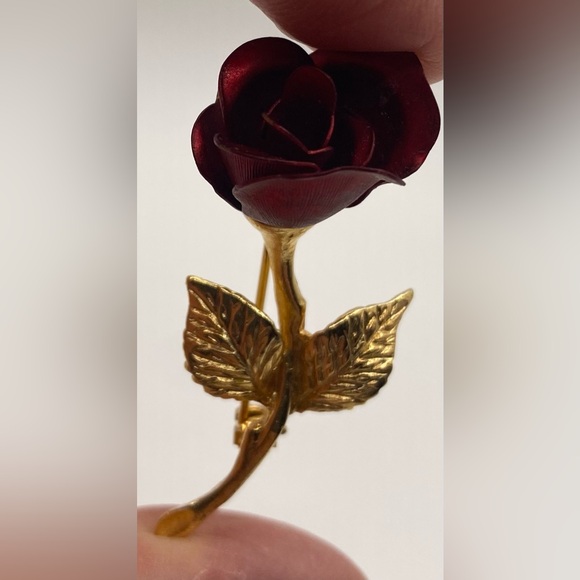 GIOVANNI ROSE FLOWER GOLD TONE RED PIN BROOCH Vintage - Picture 5 of 10